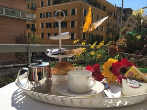 Double Room, Shared Bathroom | Bathroom | Shower, rainfall showerhead, hair dryer - Residenza il Magnifico (Rome)