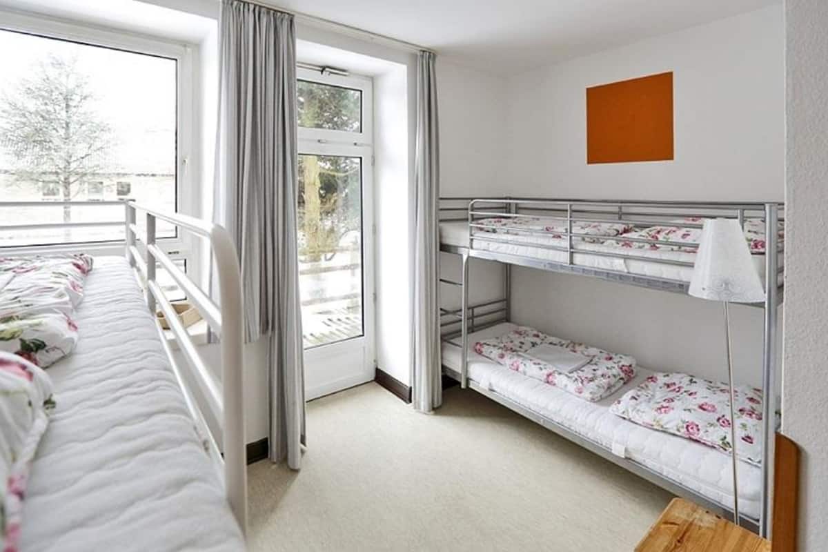 Camera quadrupla, bagno condiviso | Wi-Fi gratuito, lenzuola, accesso in sedia a rotelle