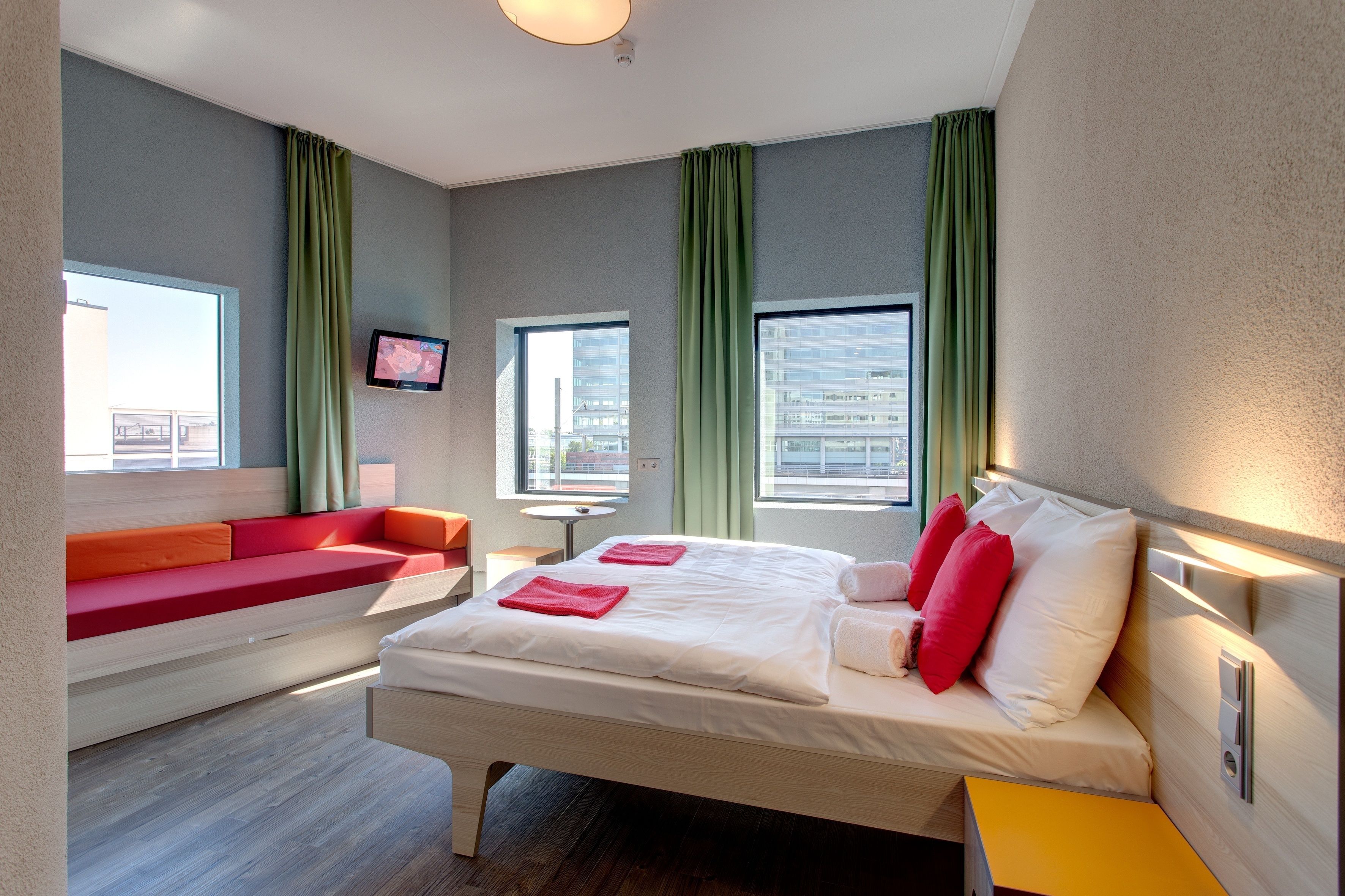 Triple Room | Hypo-allergenic bedding available, in-room safe, desk, blackout drapes
