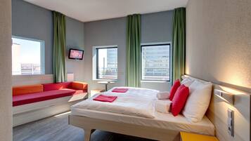 Triple Room | Hypo-allergenic bedding available, in-room safe, desk, blackout drapes