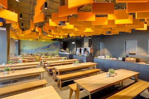 Breakfast area - Meininger Amsterdam City West (Amsterdam)