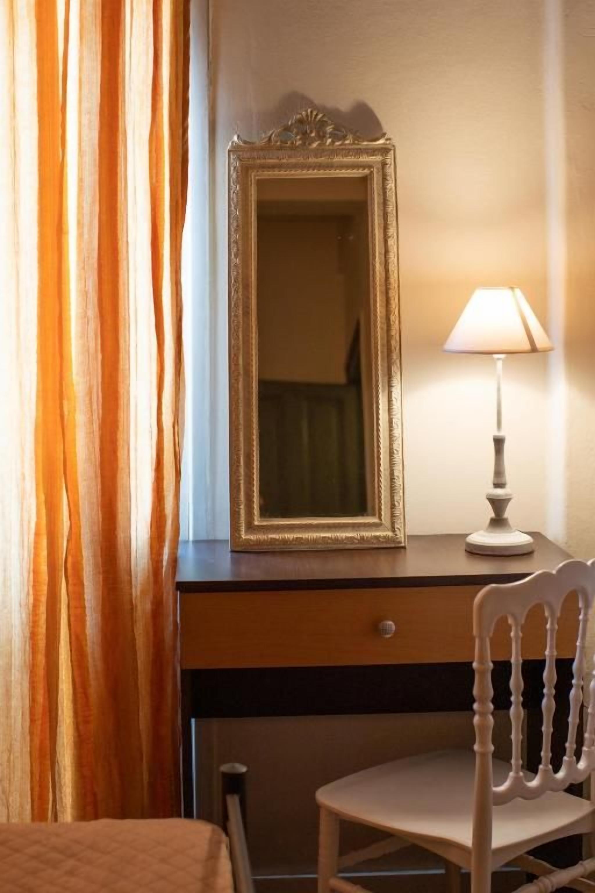 Photo - Alexandria Hotel