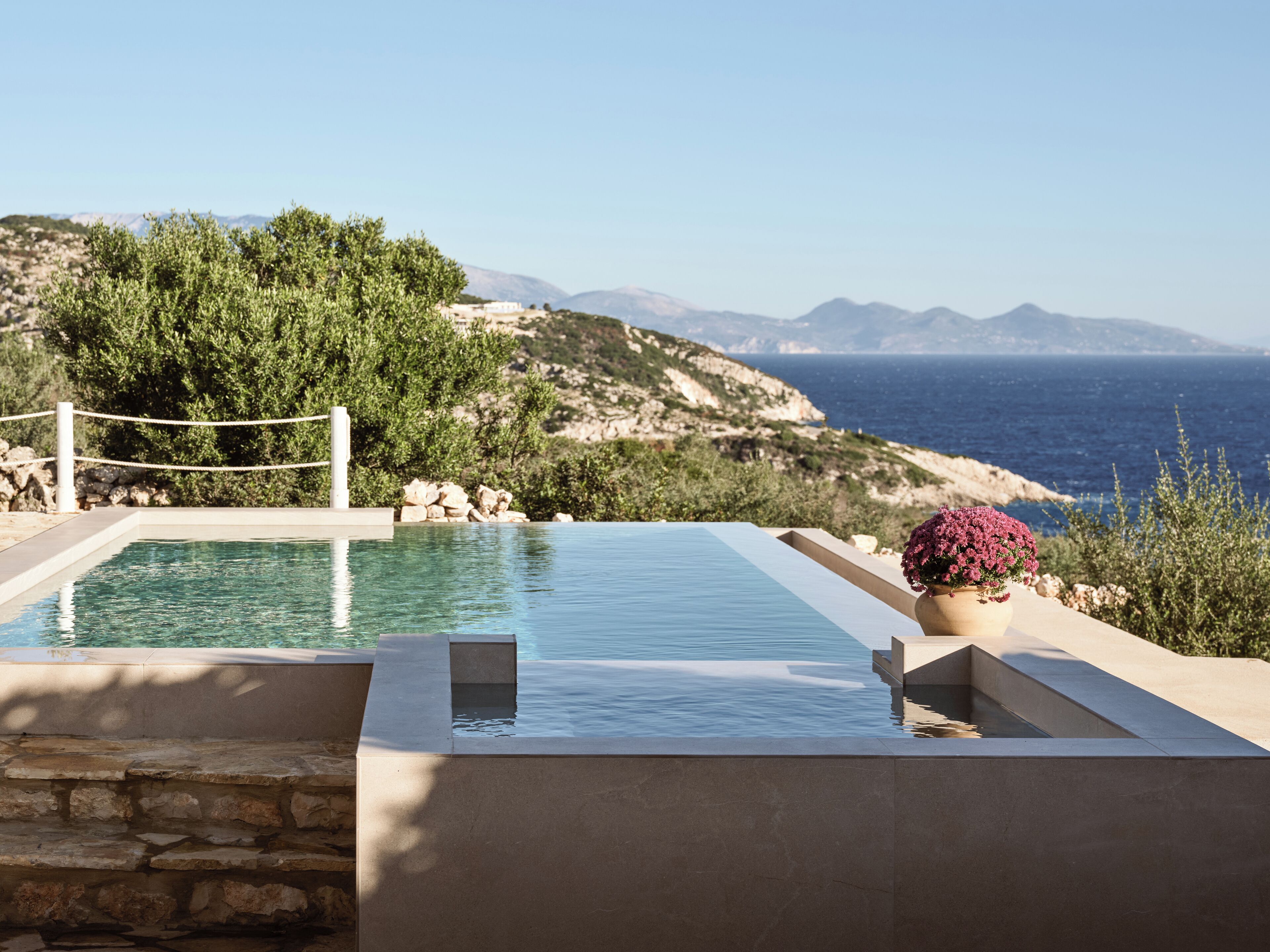 4 piscinas al aire libre, sombrillas, sillones reclinables de piscina