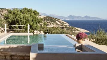 4 piscinas al aire libre, sombrillas, sillones reclinables de piscina