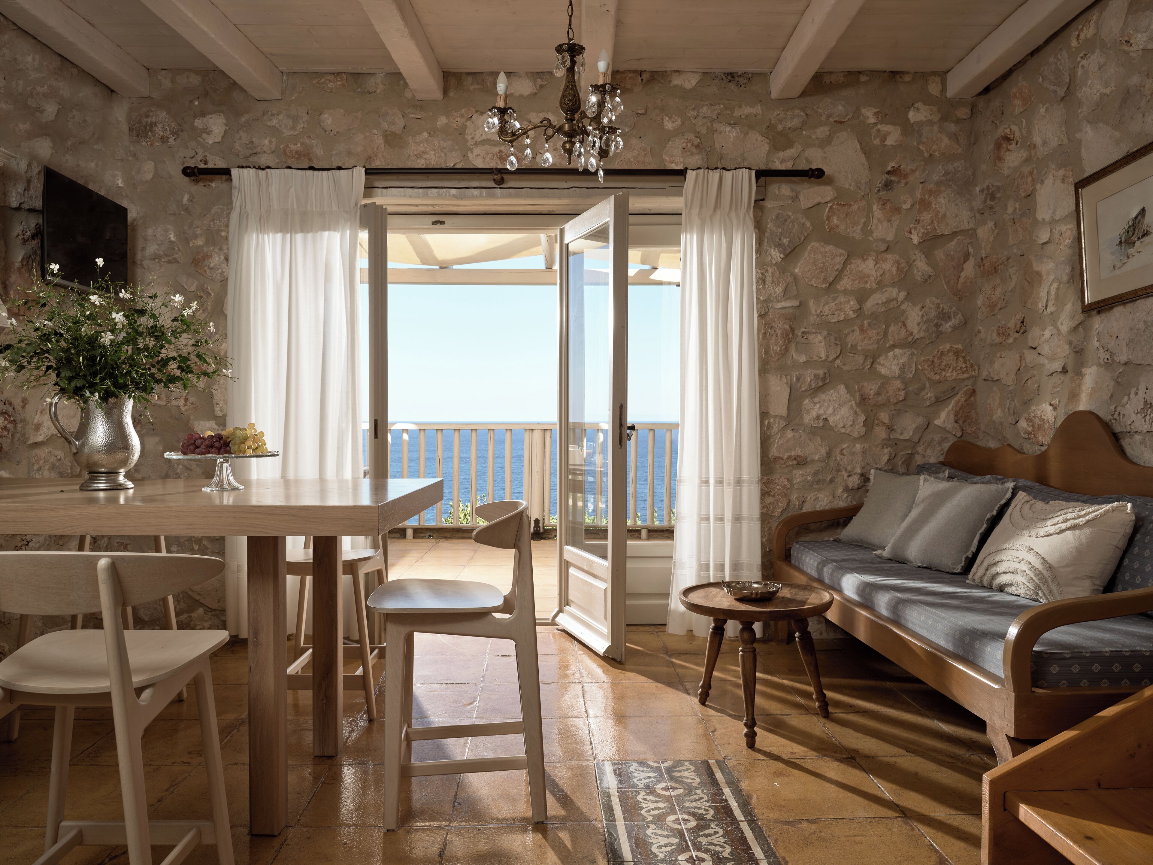 Traditionele villa, 2 slaapkamers, privézwembad, uitzicht op zee | Woonkamer | Een mp3-dock