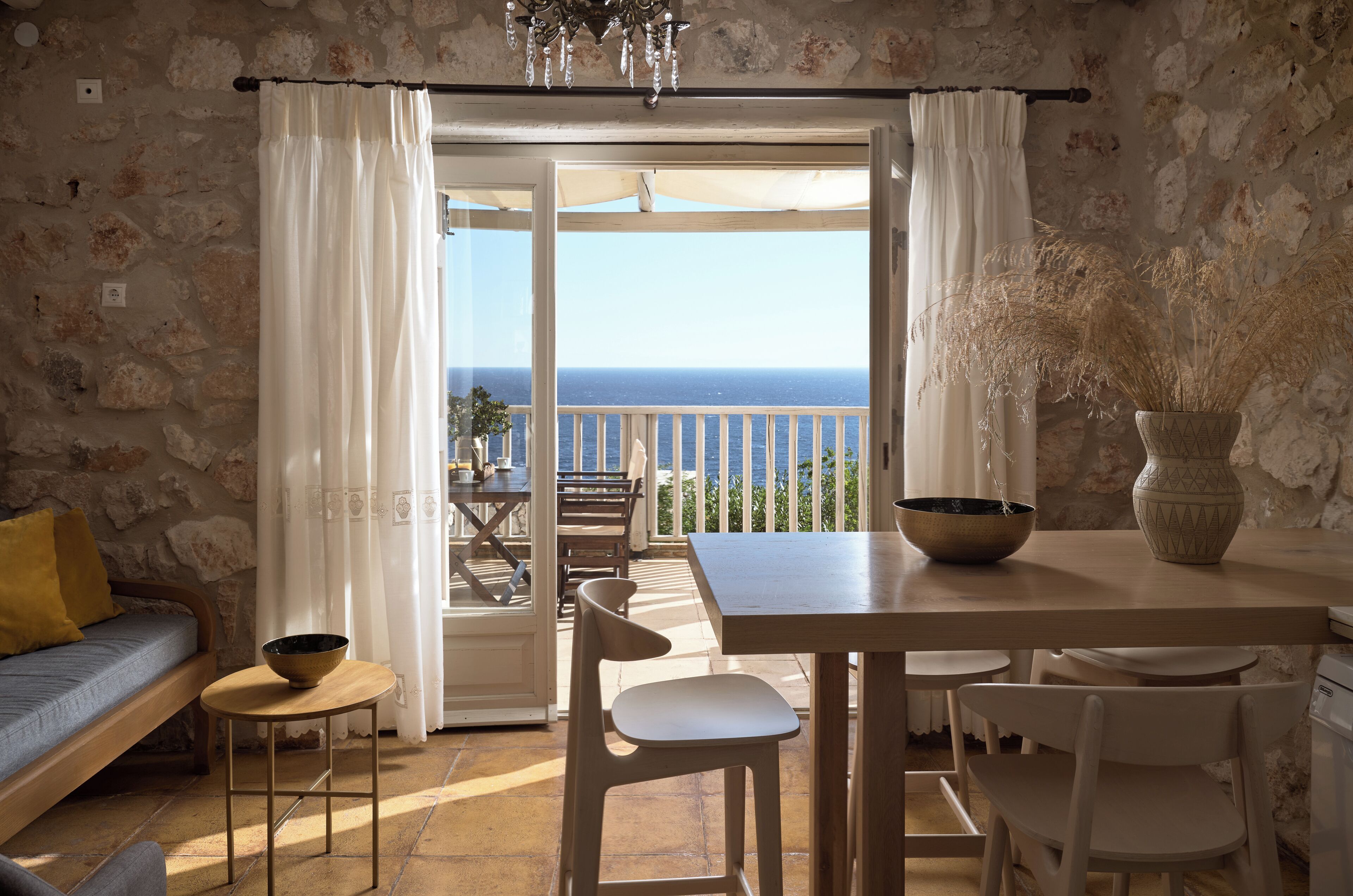 Villa Tradizionale, 2 camere da letto, piscina privata, vista mare | Area soggiorno | Docking station per MP3