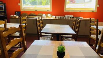 Buffet breakfast on weekdays (EUR 10.50 per person)