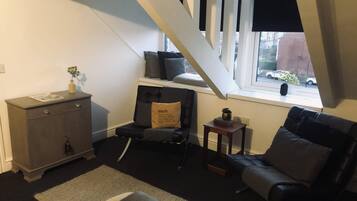 Standard-Zweibettzimmer, mit Bad (Large Attic) | WLAN