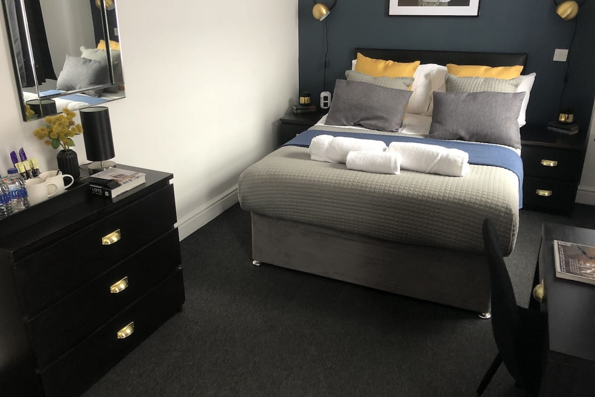Standard Double Room, Ensuite (Smaller Double)