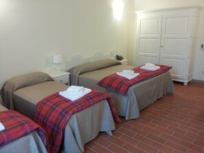 Basic Quadruple Room, Mountain View | Desk, blackout curtains, soundproofing, free cots/infant beds - Agriturismo Il Frantoio di Colle Alberto (Montale)