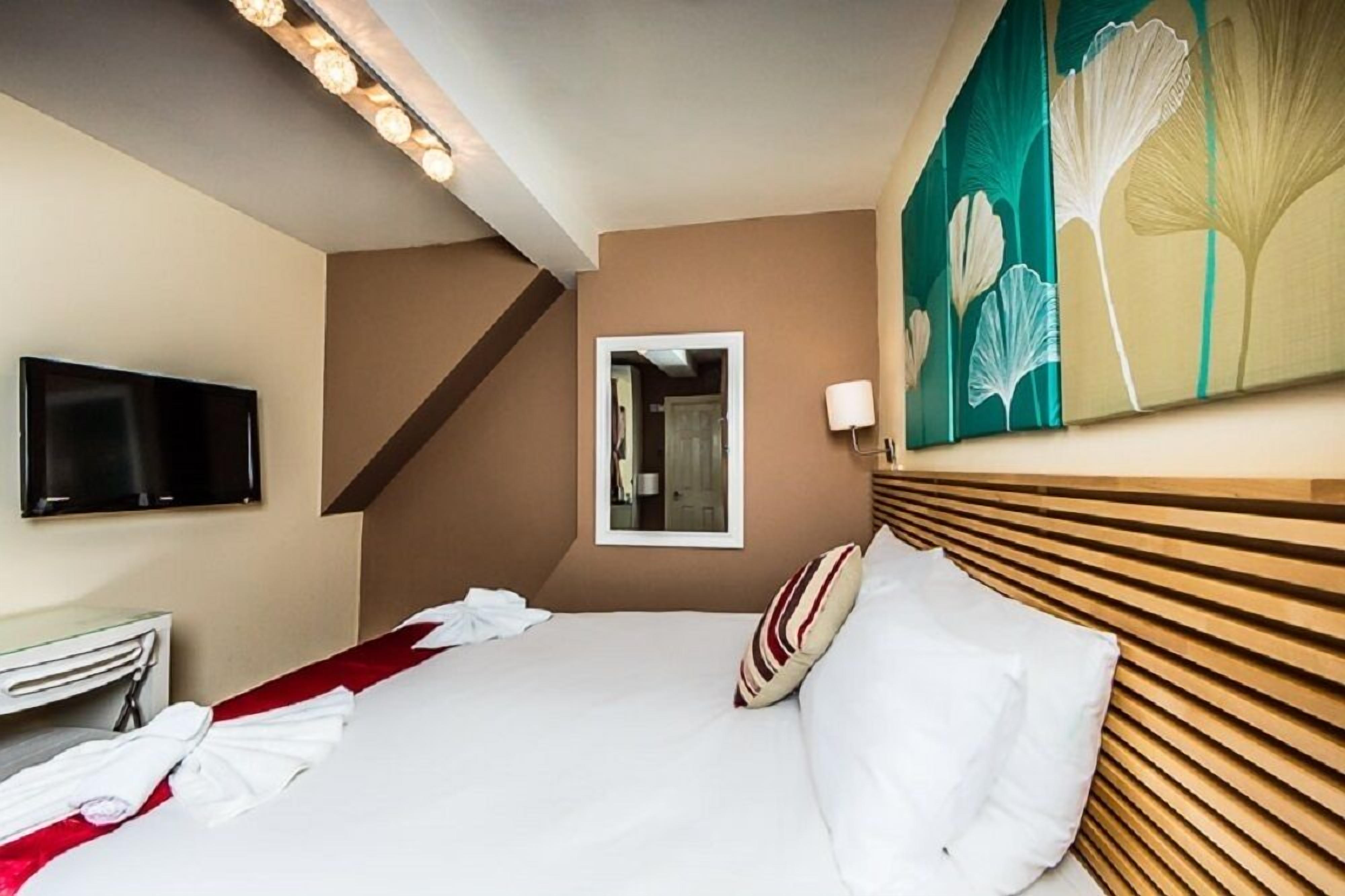 Photo - Dockside Hotel