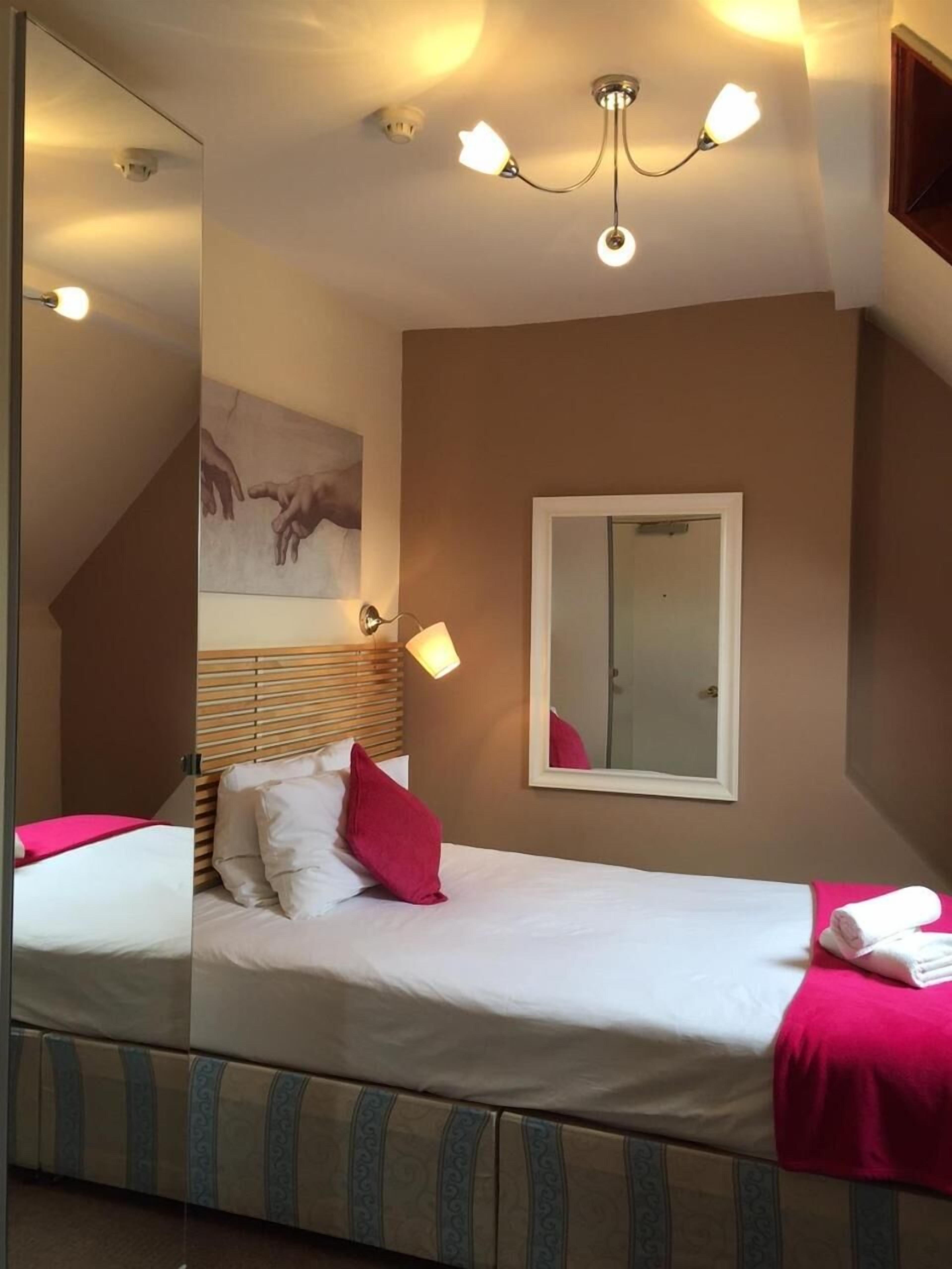 Photo - Dockside Hotel