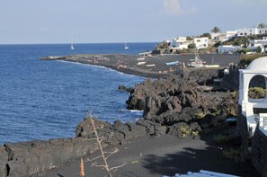 Di pantai