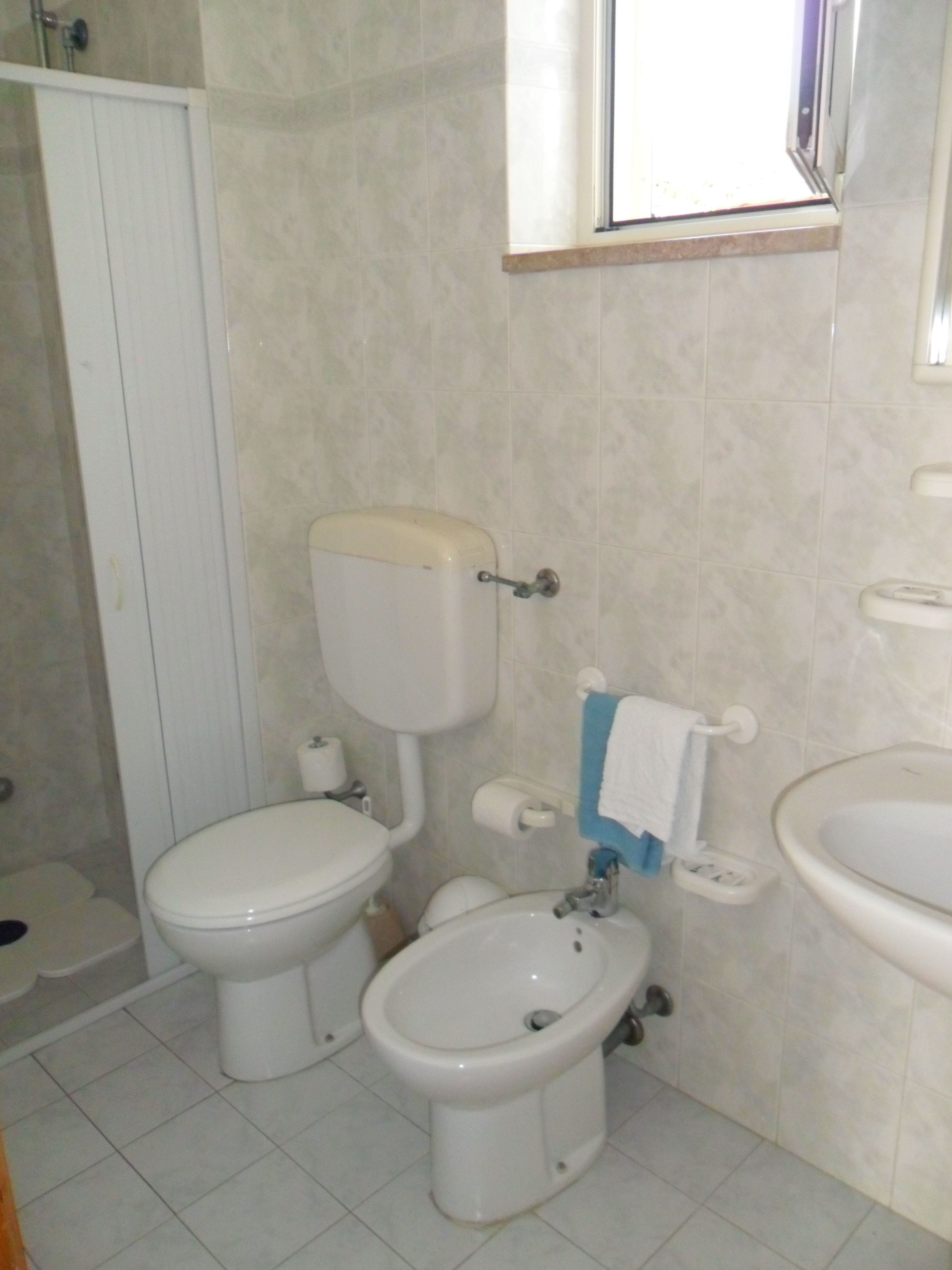 double or twin room, sea view | bathroom | shower, free toiletries, hair dryer, bidet