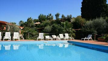 Outdoor pool, sun loungers