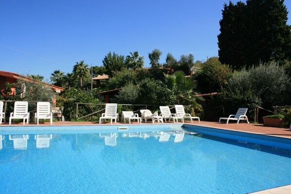 Outdoor pool, sun loungers
