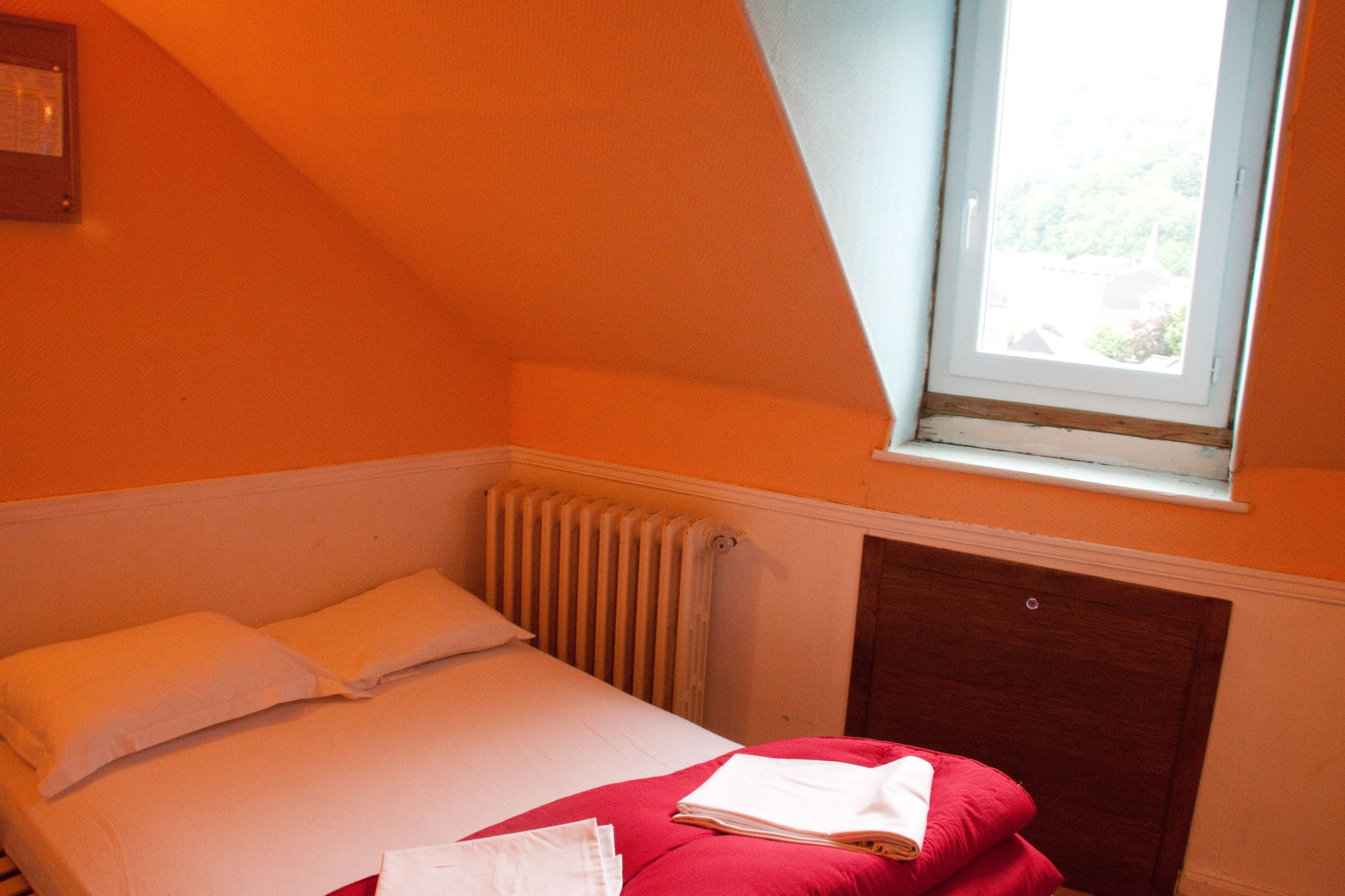 double room, shared bathroom (chbr mansardée avec sdb commune) | free wifi, bed sheets