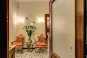 Interior entrance - Hotel Labelle  (Rome)