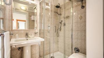 Combinazione doccia/vasca, set di cortesia gratuito, asciugacapelli