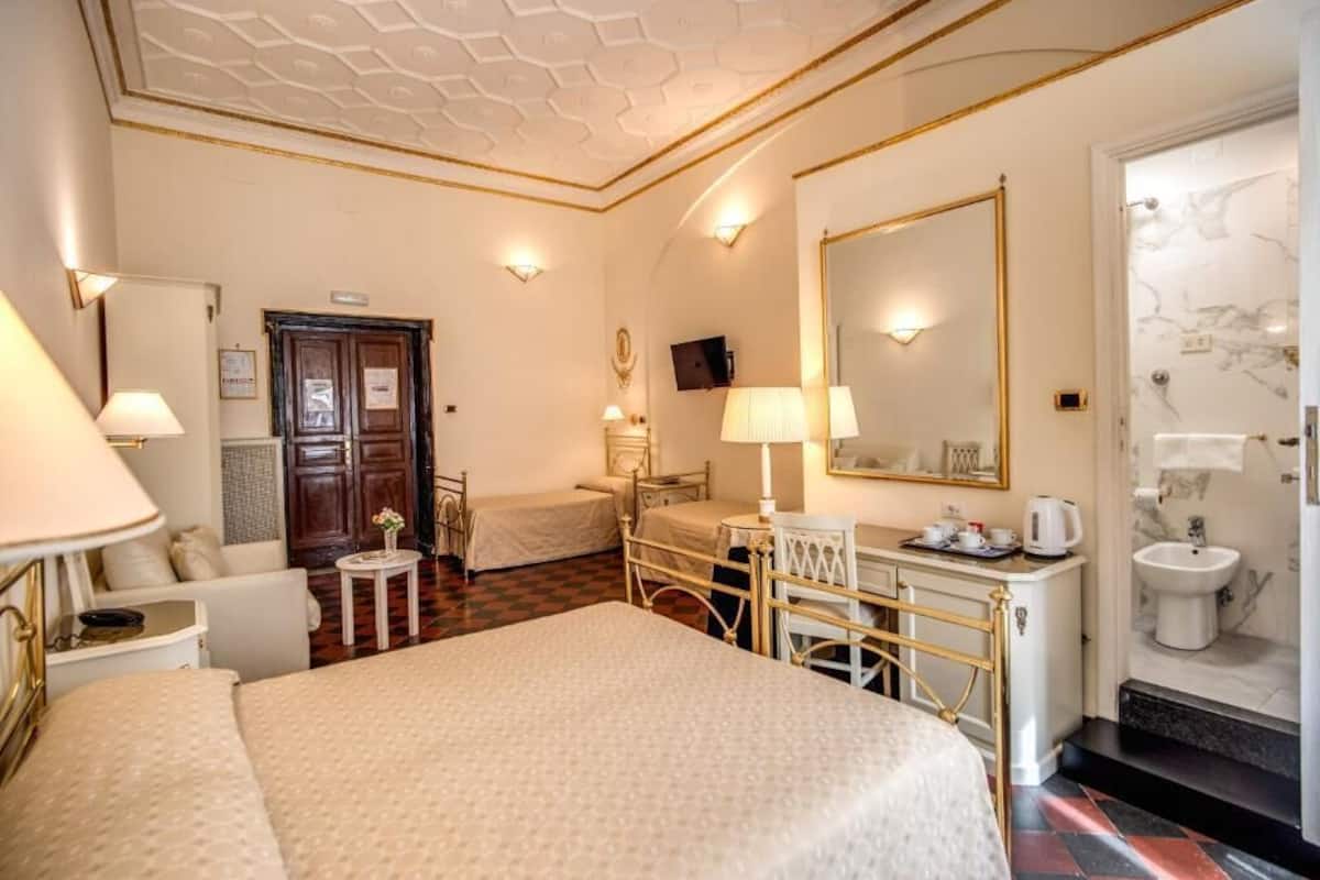 家庭客房, 城市景觀 | 高級寢具、客房內保險箱、書桌、隔音