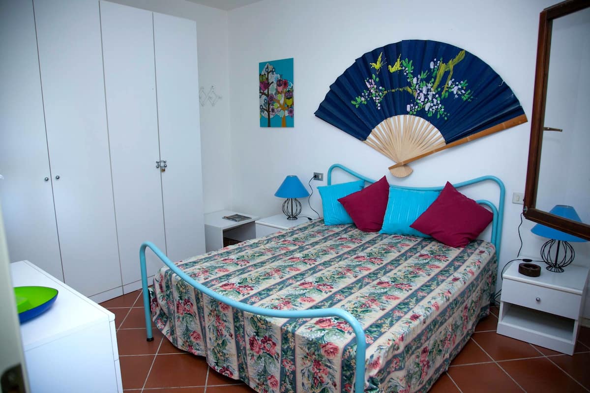 Premium bedding, iron/ironing board, bed sheets