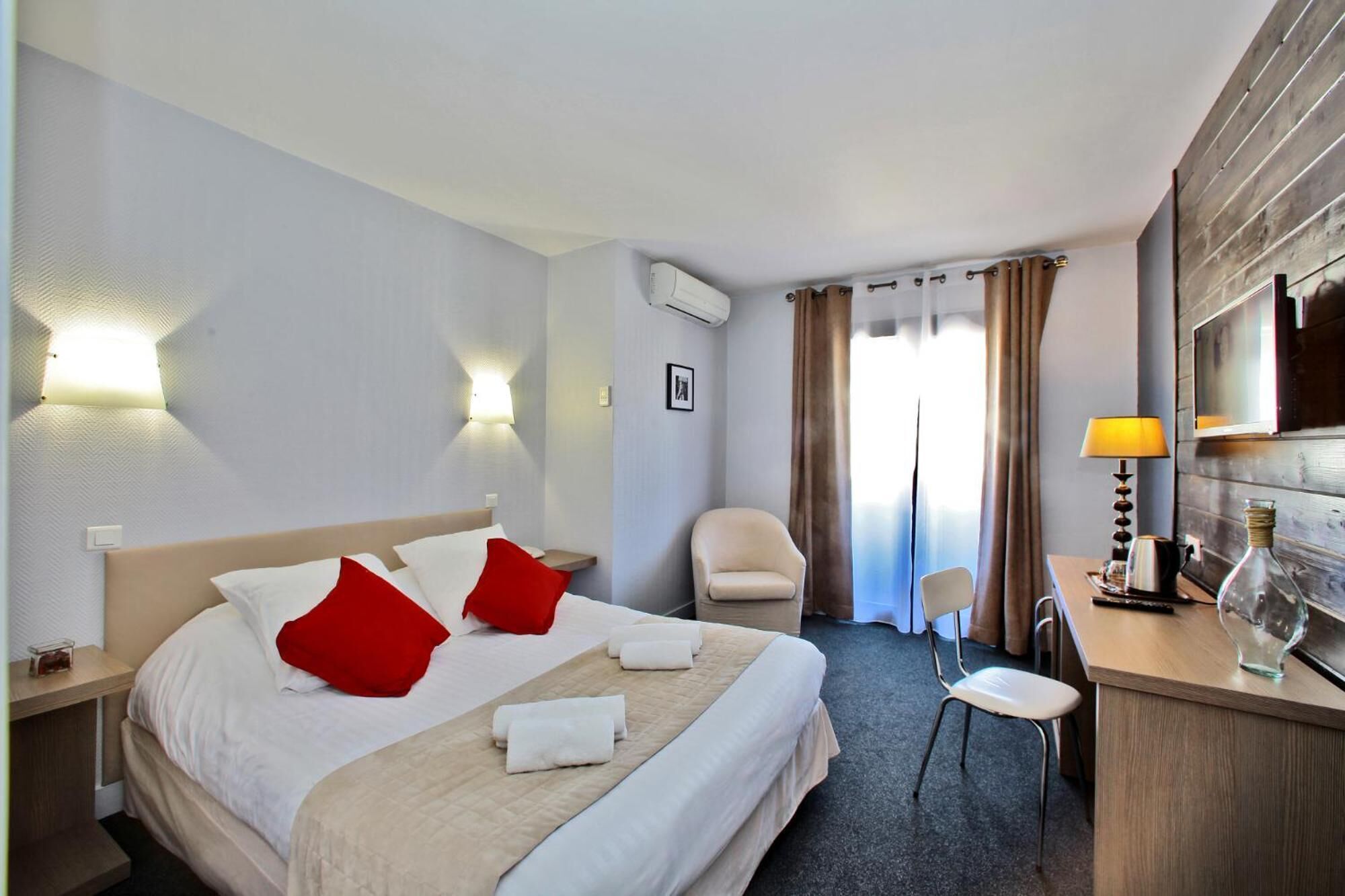 minibar, in-room safe, desk, soundproofing