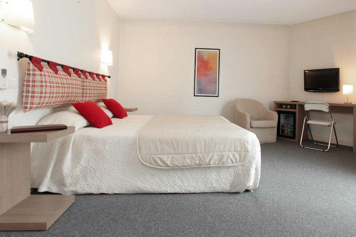 Minibar, in-room safe, desk, soundproofing