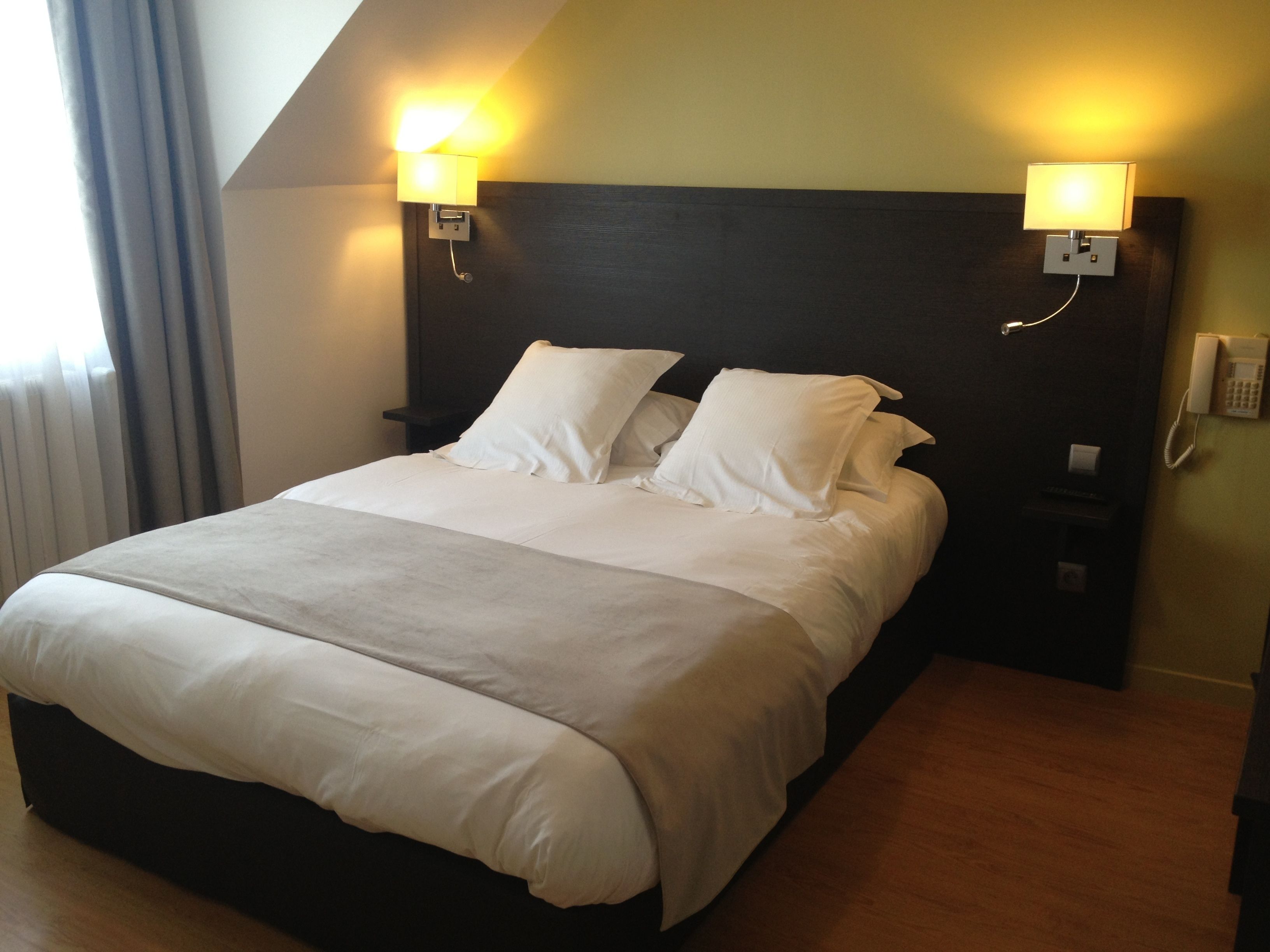 4 bedrooms, in-room safe, desk, blackout curtains