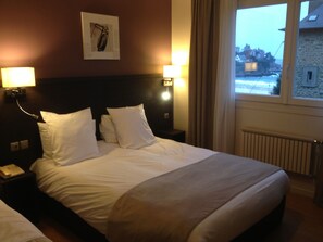 4 chambres, coffres-forts dans les chambres, bureau, rideaux occultants