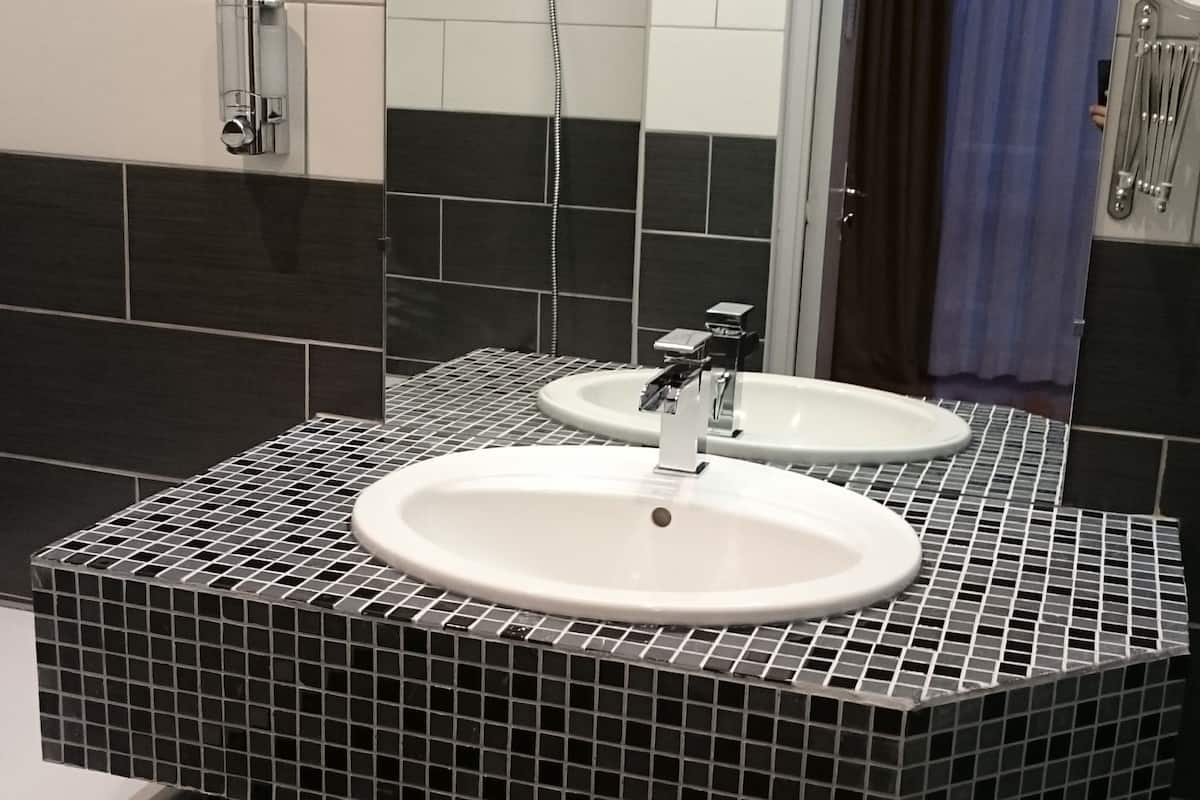 superior double room, sea view | bathroom sink