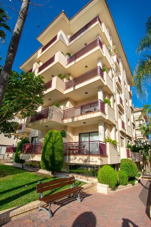 Front of property - apartamentos Albir Confort (L'Alfas del Pi)