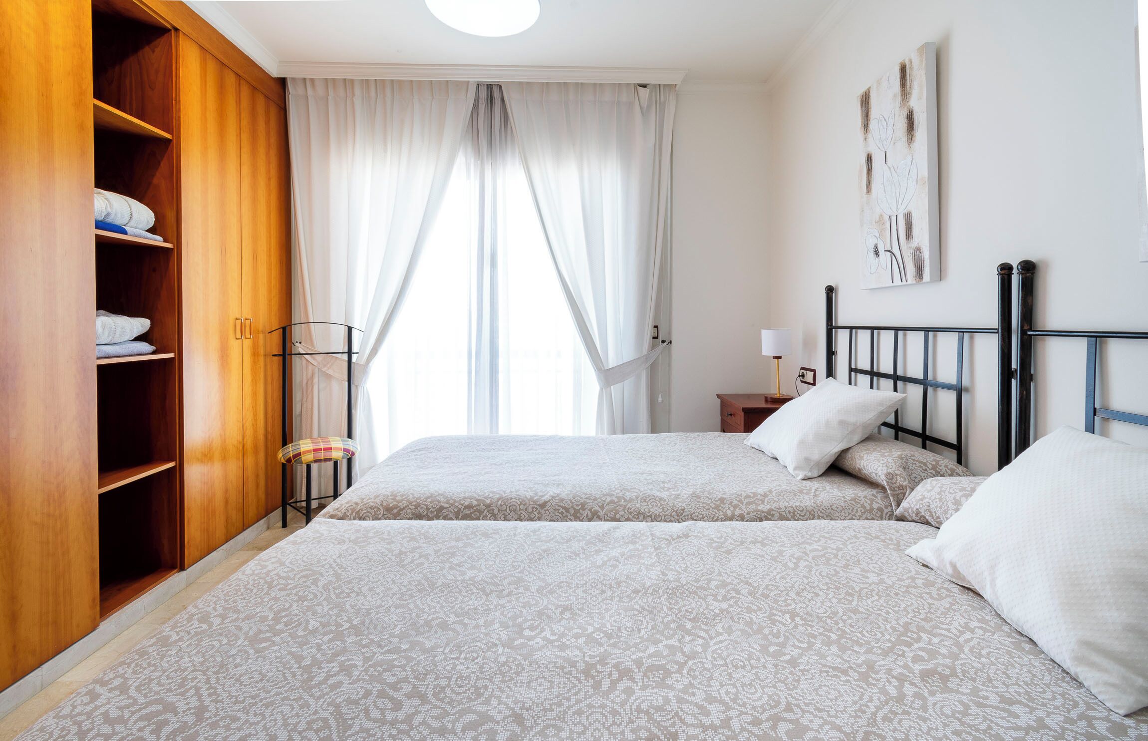 Premium Apartment, 1 Bedroom | 1 bilik tidur, gebar bulu kapas, peti besi dalam bilik 