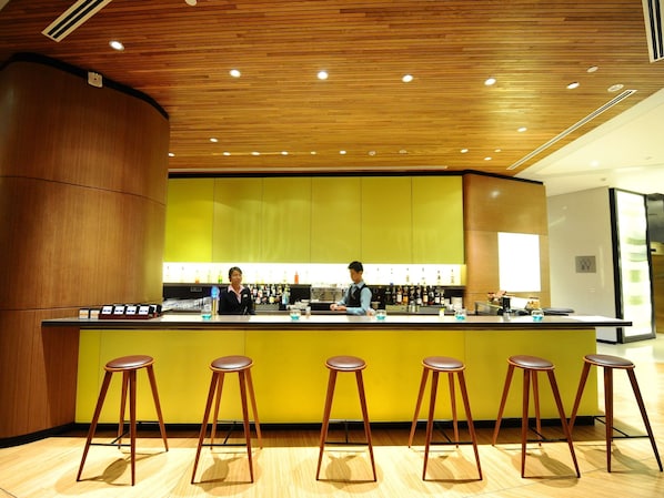 2 restaurantes; se sirven desayunos, comidas, cenas y brunch