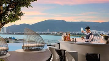 2 bars/lounges, poolside bar