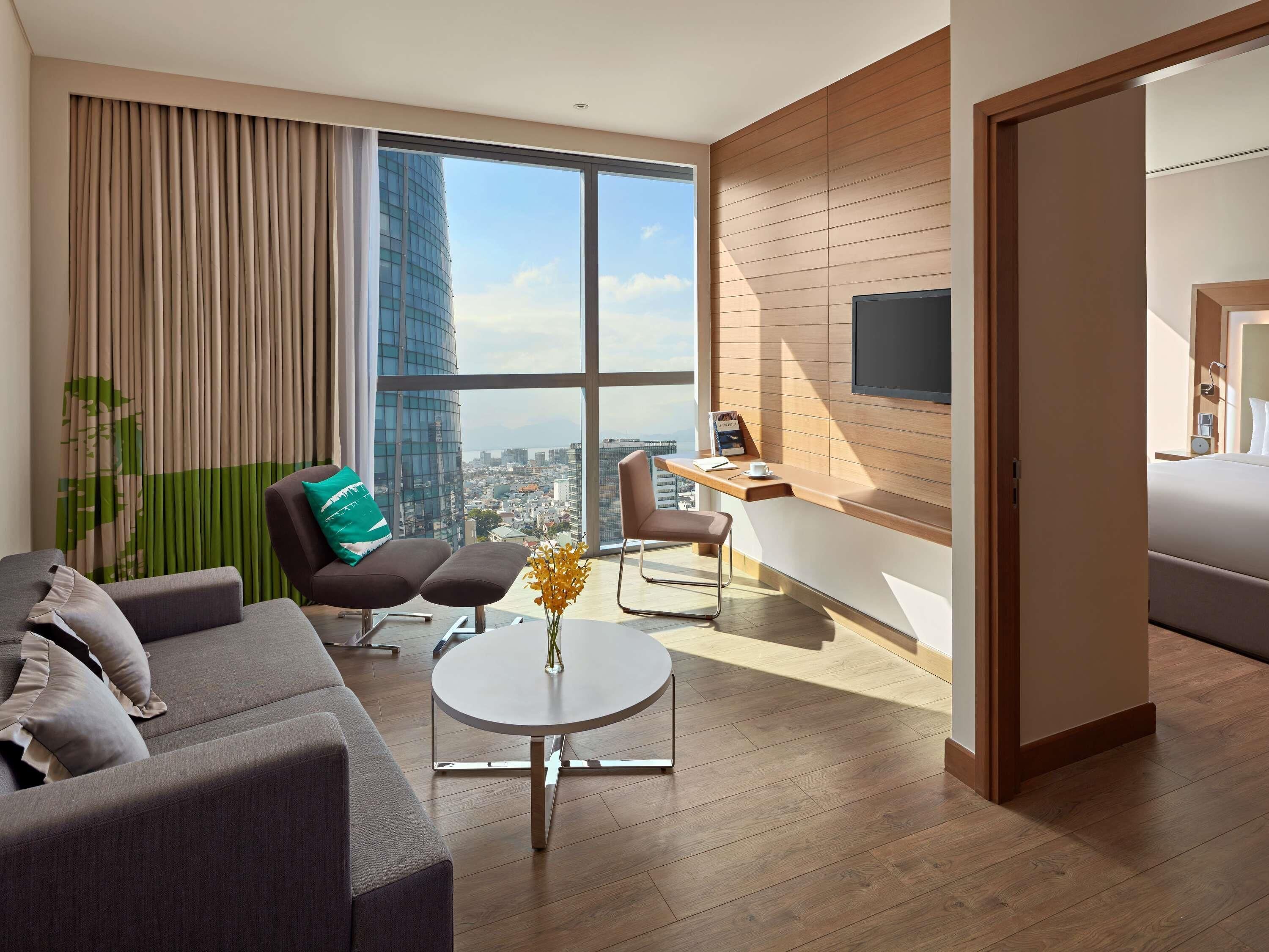 Ropa de cama de alta calidad y minibar 