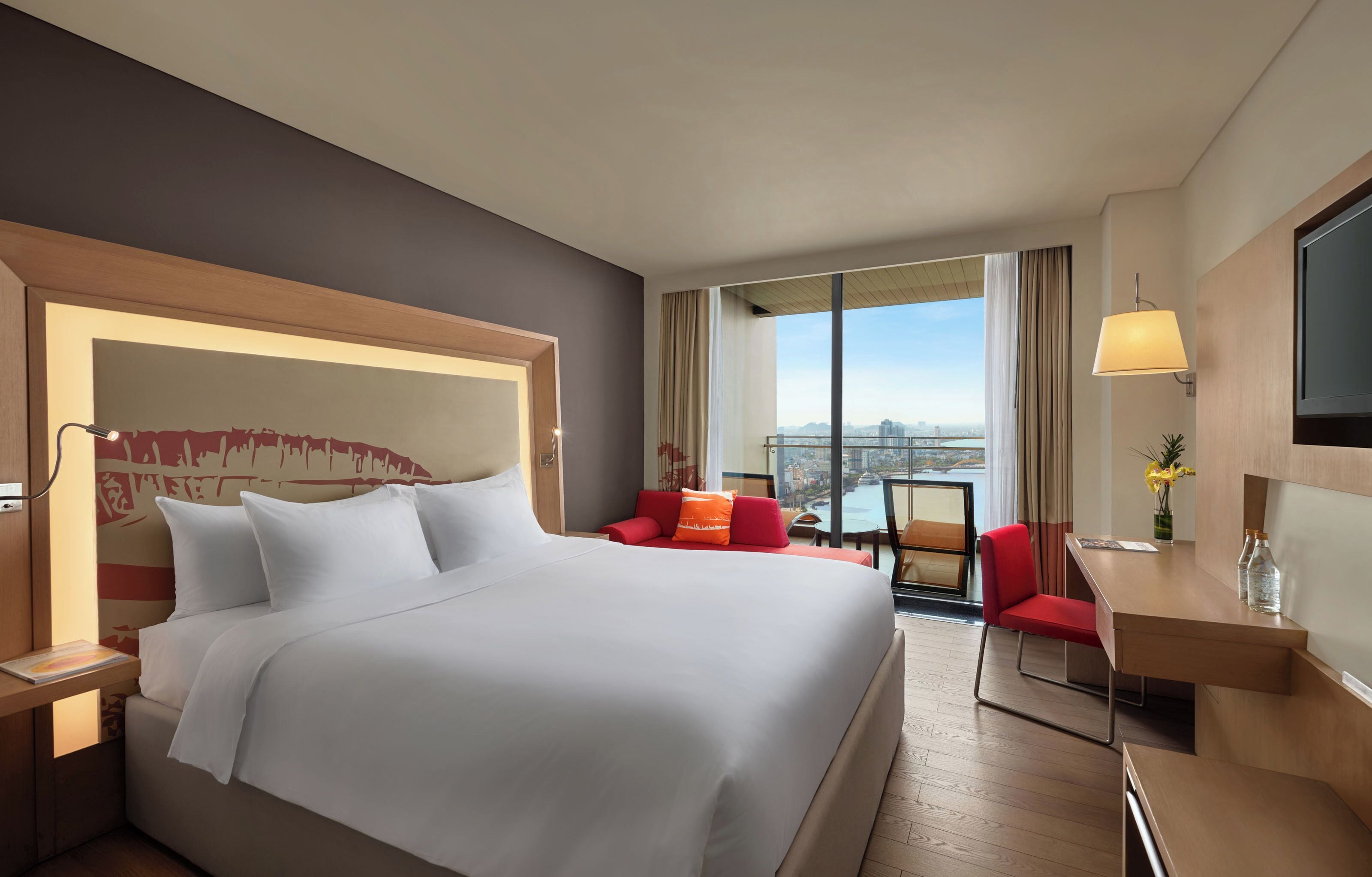 Deluxe-Zimmer, 1 King-Bett, Balkon, Flussblick | Hochwertige Bettwaren, Minibar, Zimmersafe, Schreibtisch