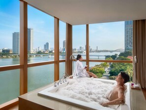 Couples treatment rooms, sauna, steam room, body treatments - Novotel Danang Premier Han River (Da Nang)