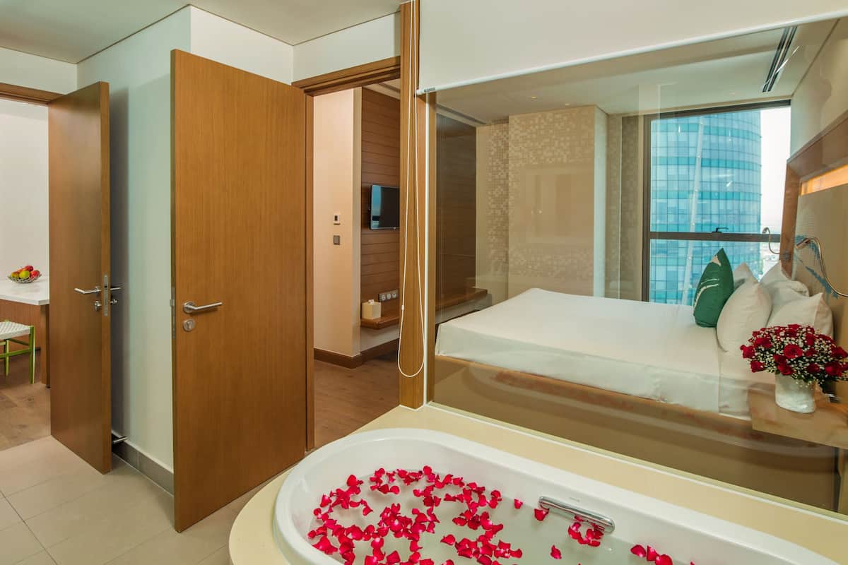 apartment, 1 bedroom, kitchen | bathroom | rainfall showerhead, eco-friendly toiletries, hair dryer, slippers