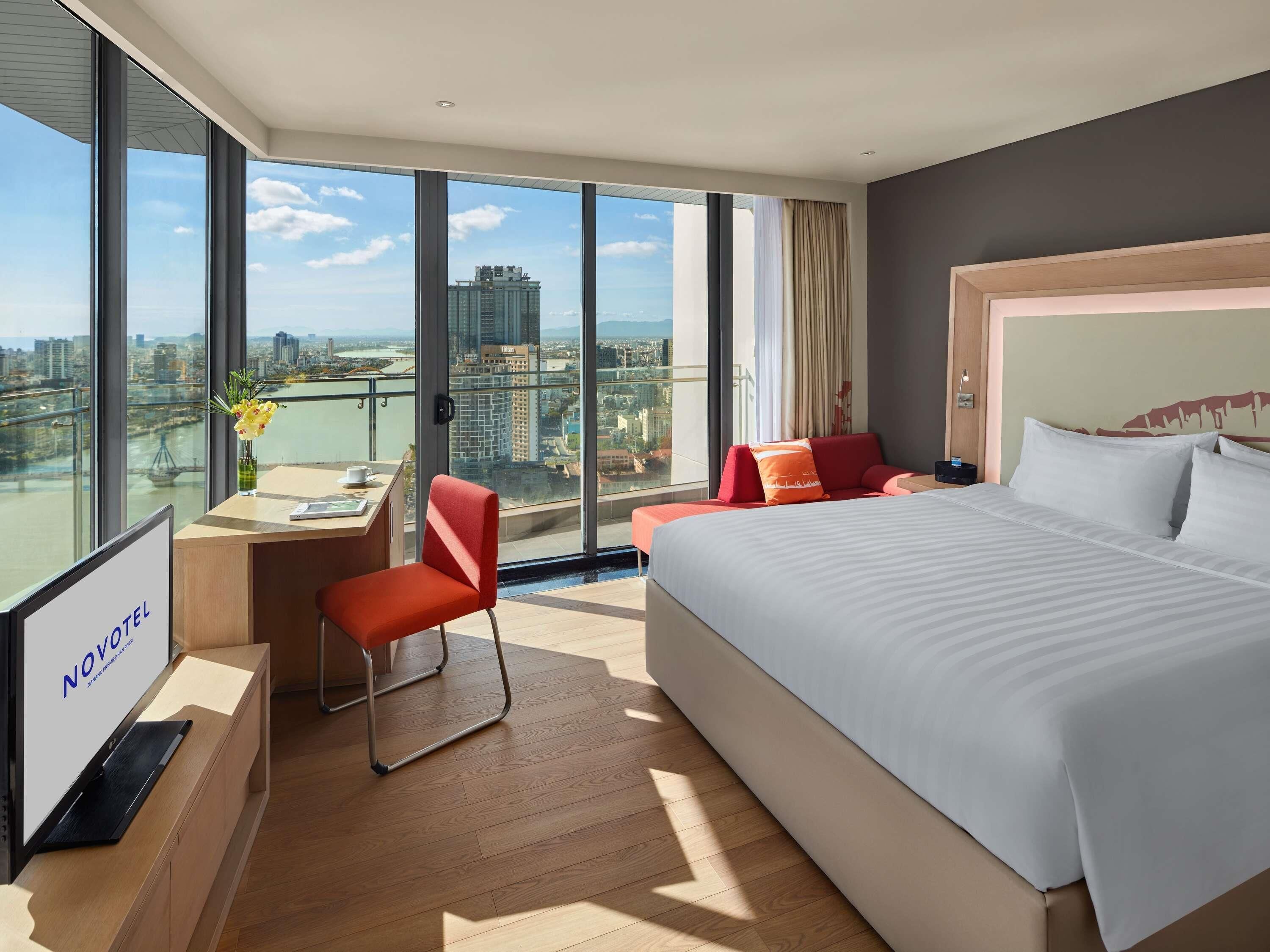 Chambre Exécutive, 1 très grand lit, balcon, en angle (Panoramic view of Dragon Bridge)