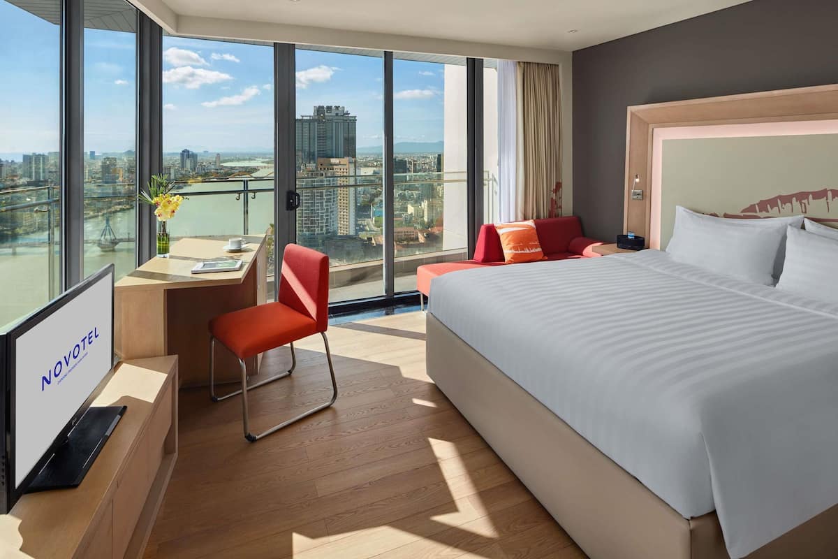 Chambre Exécutive, 1 très grand lit, balcon, en angle (Panoramic view of Dragon Bridge)