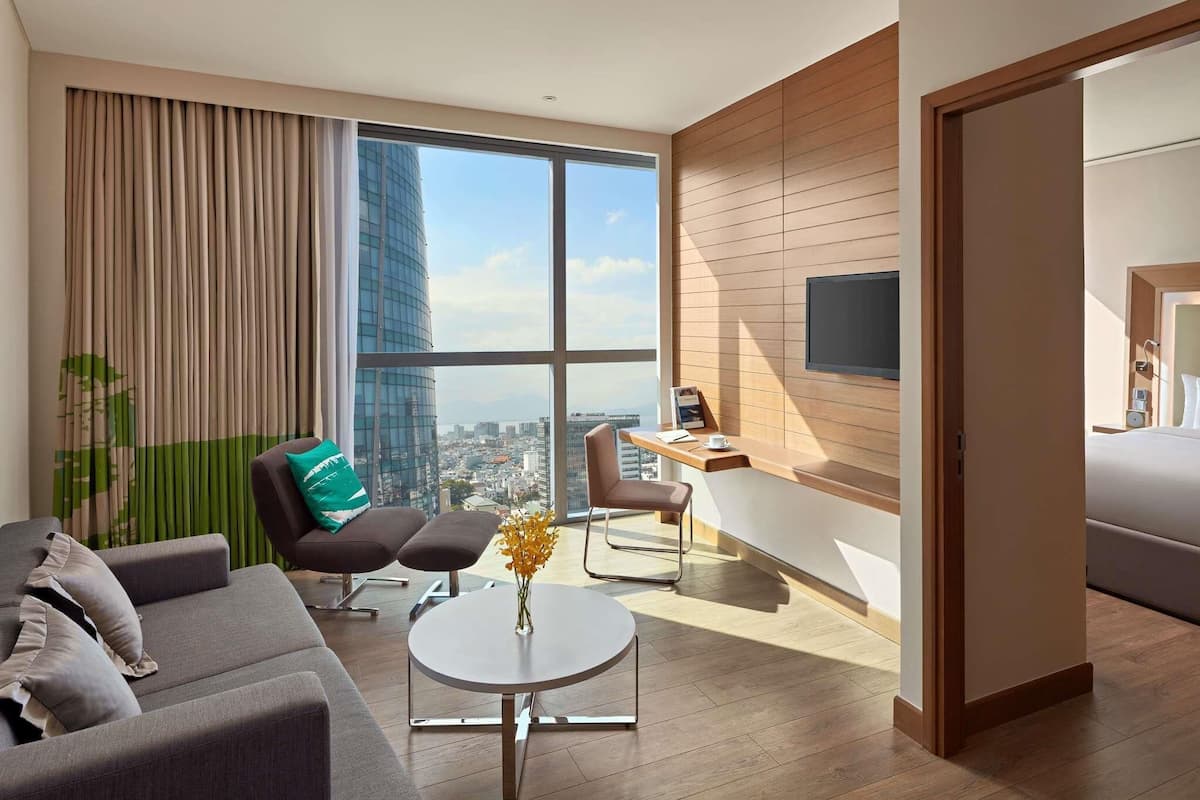 Apartment, 1 Bedroom, Kitchen | Premium bedding, minibar, in-room safe, desk