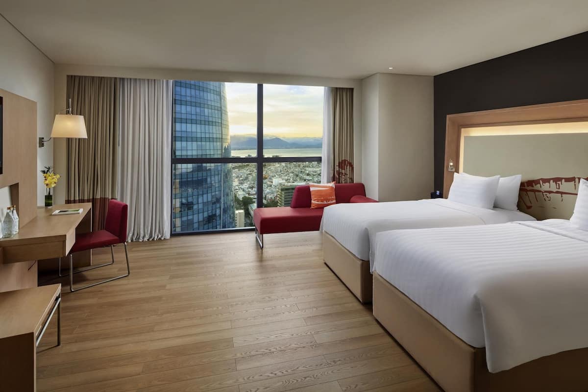 Deluxe Room, city view - 2 single beds | Premium bedding, minibar, in-room safe, desk