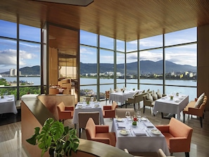 2 restaurants; ze serveren er ontbijt, lunch, diner en brunch 