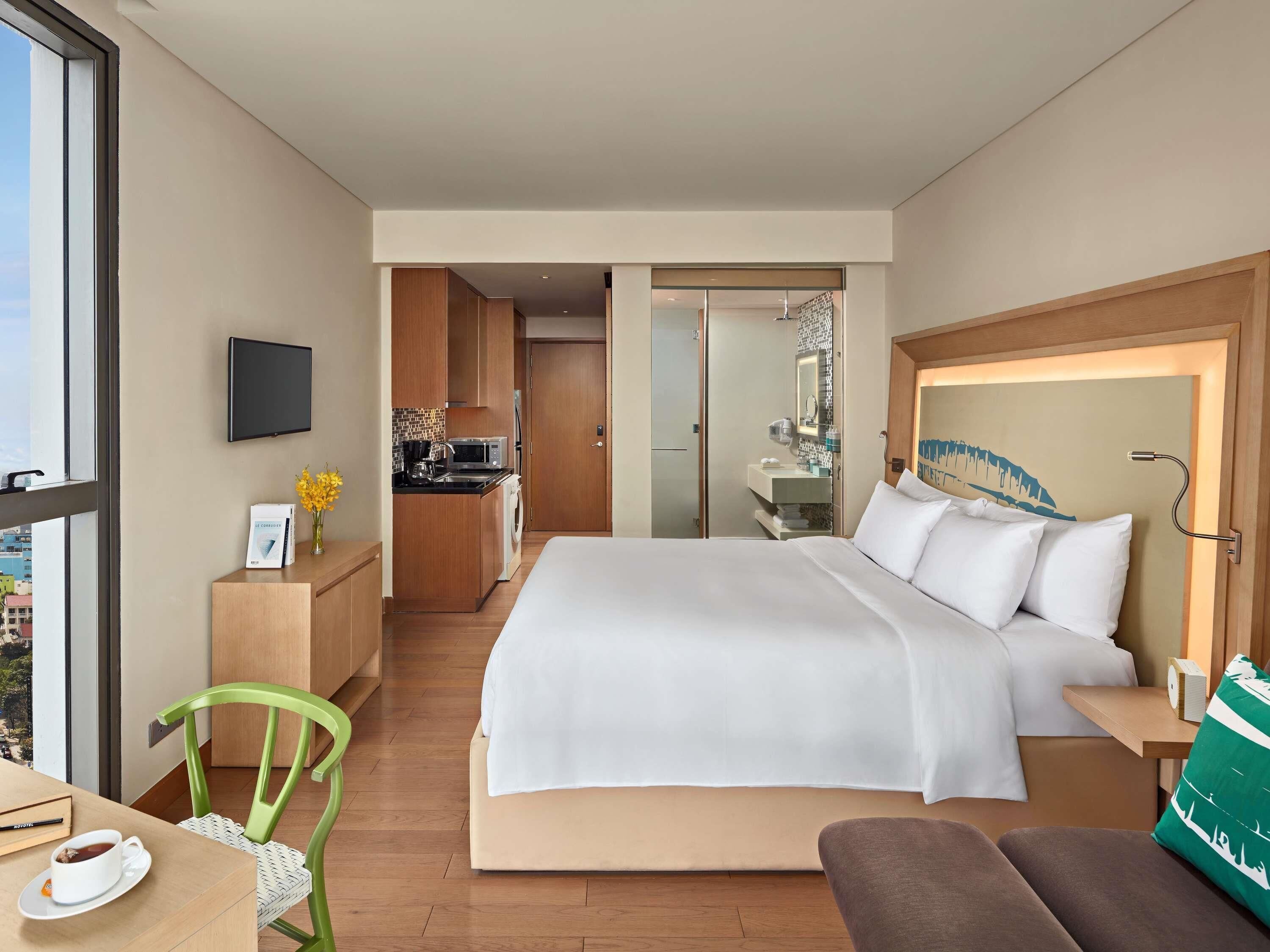 开间, 1 张特大床, 阳台, 河景 (Full Kitchen) | 高档床上用品、迷你吧、客房内保险箱、办公桌