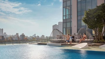 2 bars/lounges, poolside bar
