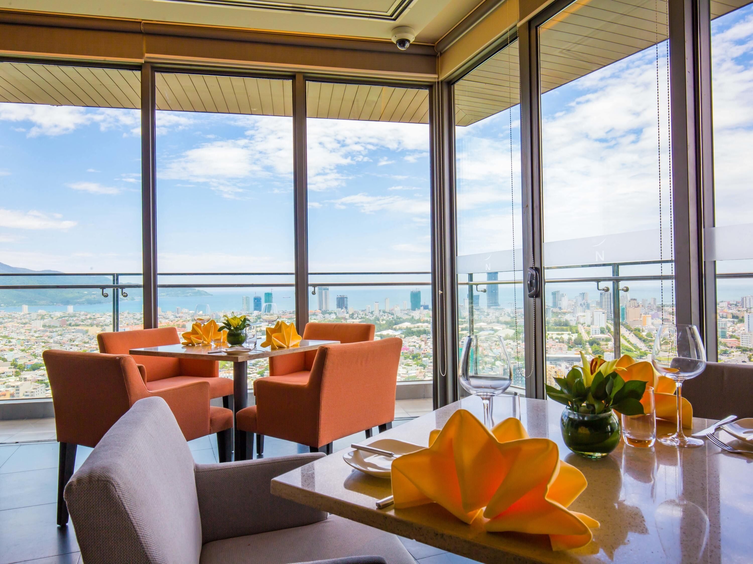 2 bars/lounges, poolside bar