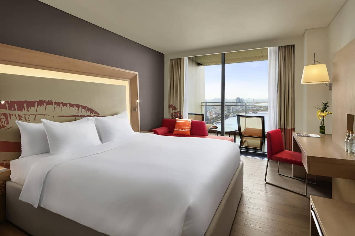 Premium bedding, minibar, in-room safe, desk