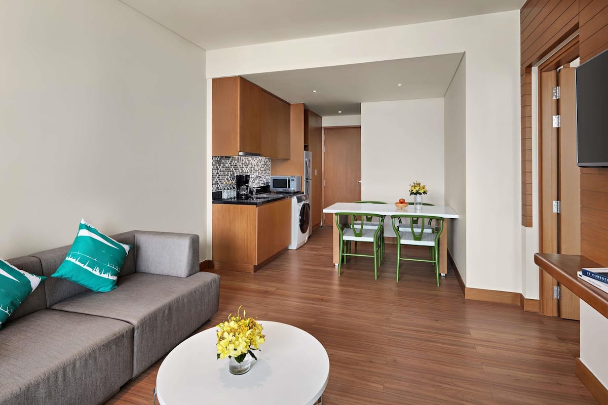 Premium bedding, minibar, in-room safe, desk