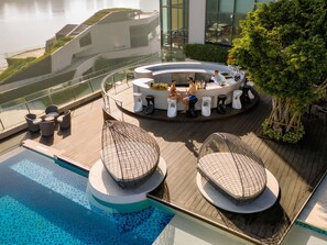 2 bars/lounges, poolside bar - Novotel Danang Premier Han River (Da Nang)