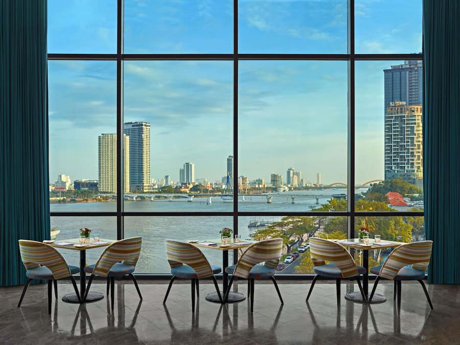2 restaurants; breakfast, lunch, dinner and brunch served